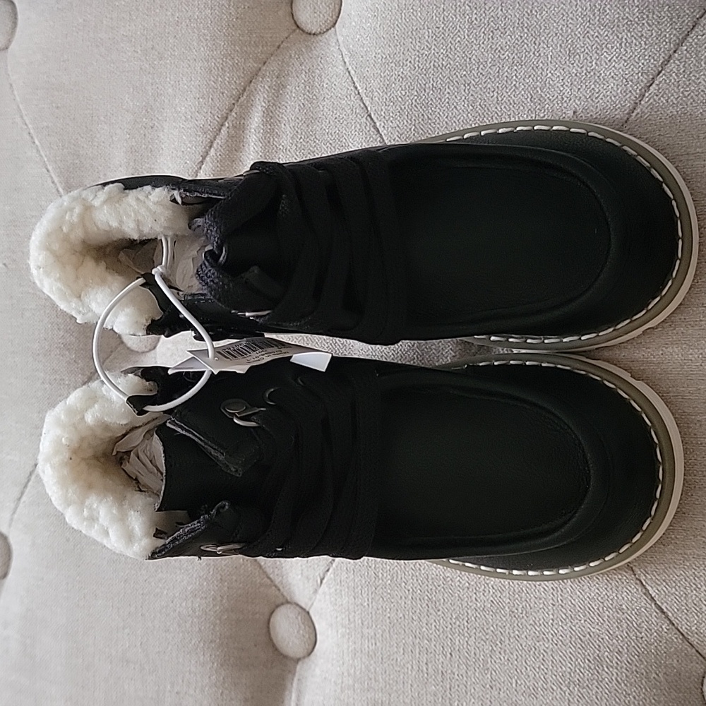 Toddler Old Navy Black Boots with White Lining NWT